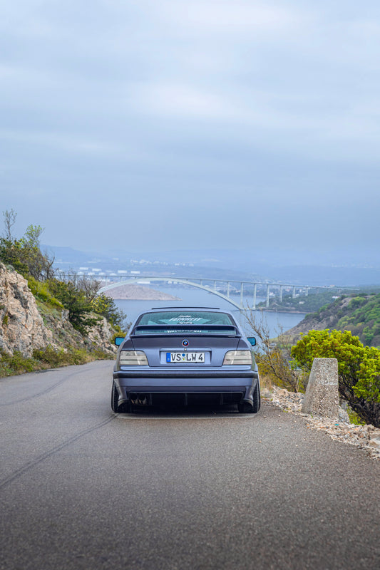 BMW E36 – Clear Taillights